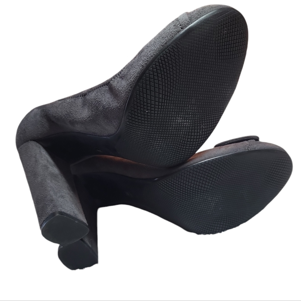 EUC Prada Authentic grey suede Buckle high heeled pumps round toe 9 w/ dust bag - Picture 8 of 15